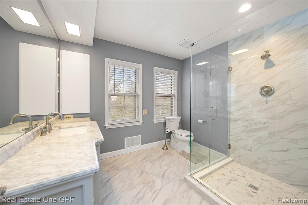 6 ELMSLEIGH Lane, Grosse Pointe, MI 48230 — Photo 25