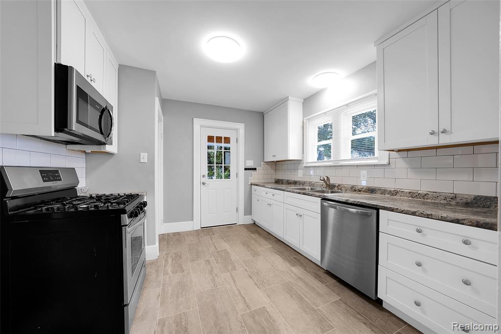 433 N Saginaw Street, Holly, MI 48442 — Photo 15