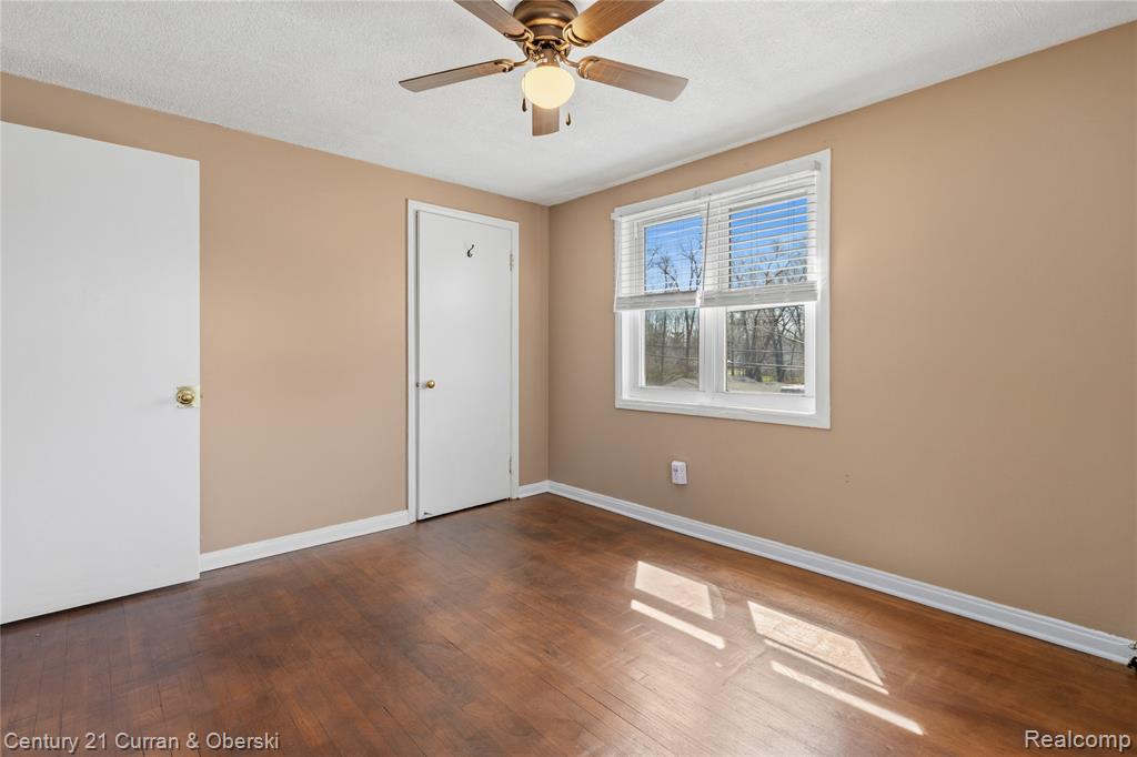 9100 Asbury Park, Detroit, MI 48228 — Photo 11