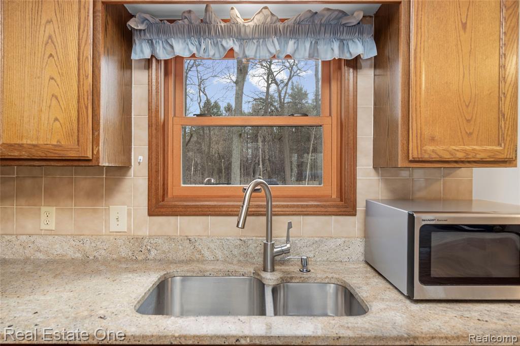 4921 Crestview Drive, Clarkston, MI 48348 — Photo 24