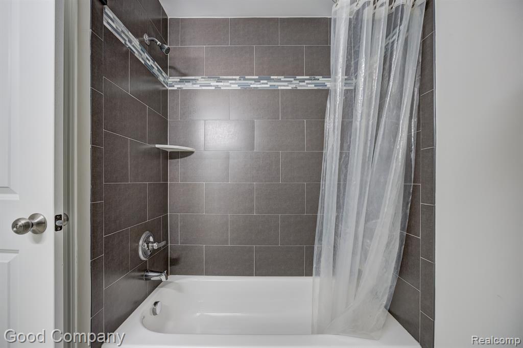 68 FAIRWOOD Street, Ferndale, MI 48220 — Photo 42