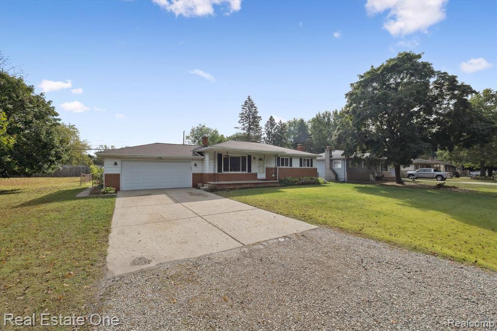 2436 Woodlawn Street, Wolverine Lake, MI 48390 — Photo 71
