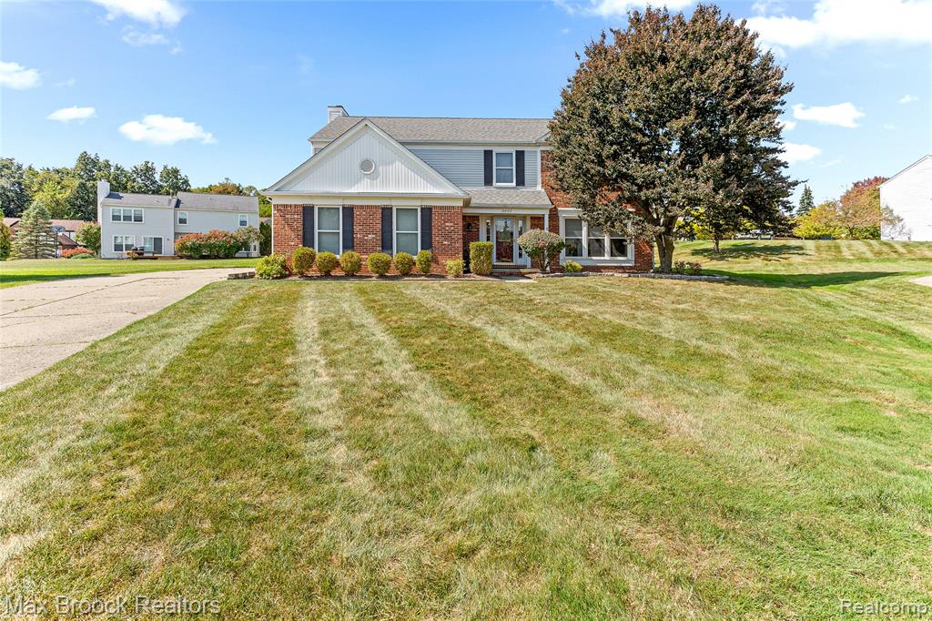 5492 Charrington Court, West Bloomfield, MI 48324 — Photo 4
