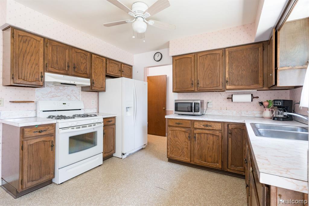 6157 Coventry Drive, Swartz Creek, MI 48473 — Photo 13