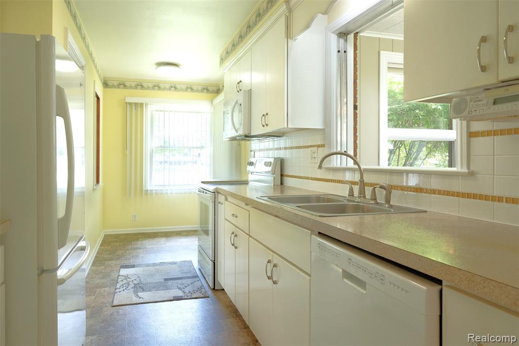 215 White Street, Imlay City, MI 48444 — Photo 10