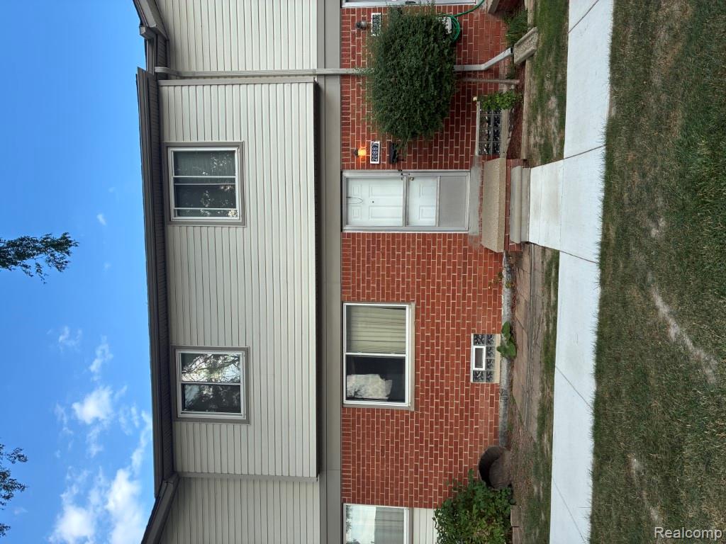 20887 Washington, Roseville, MI 48066