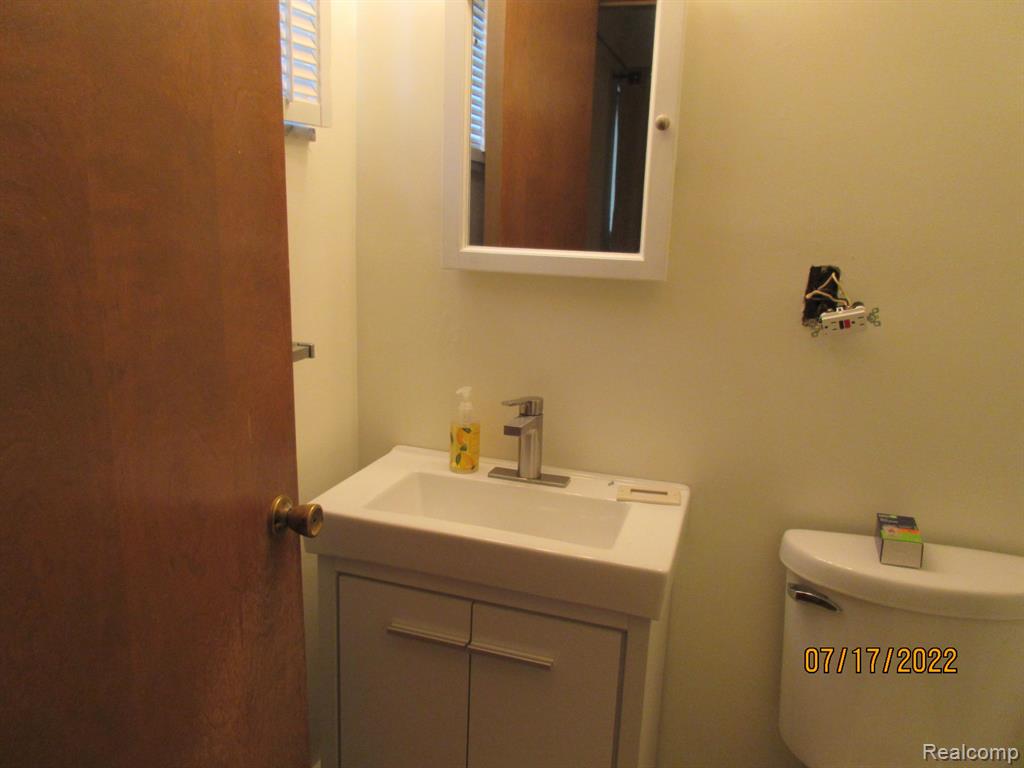 29497 GERALDINE Drive, Warren, MI 48093 — Photo 22