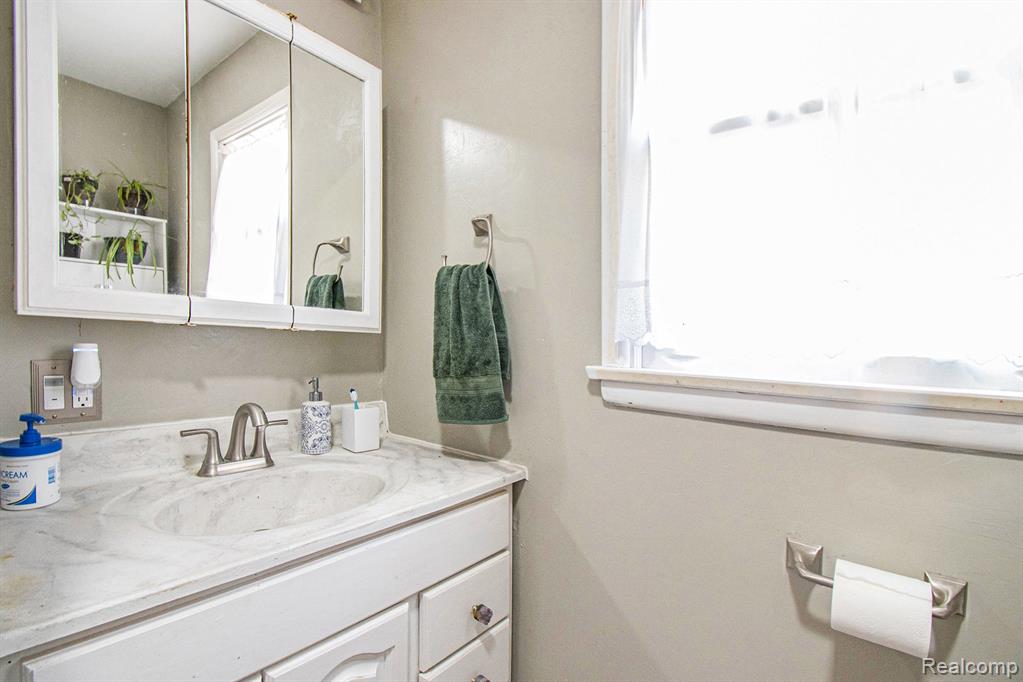 437 E Main Street, Vernon, MI 48476 — Photo 19