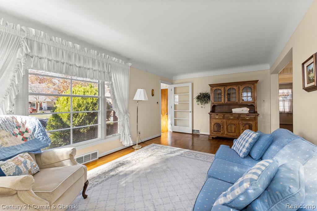 932 N VERNON Street, Dearborn, MI 48128 — Photo 7