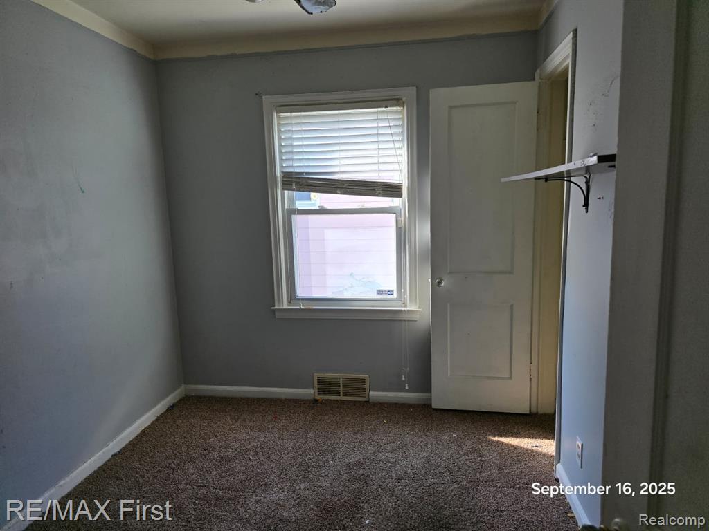 19341 Woodside Street, Harper Woods, MI 48225 — Photo 7