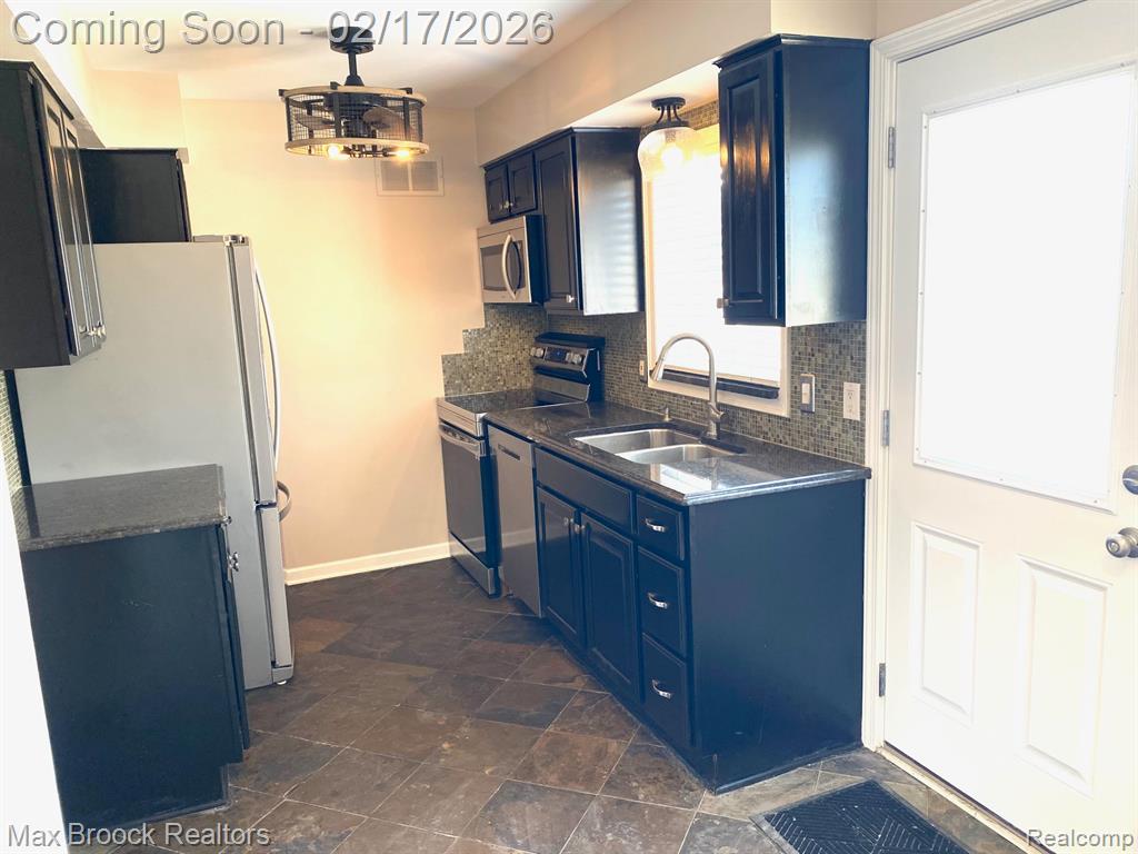 4815 Mansfield Avenue, Royal Oak, MI 48073 — Photo 14