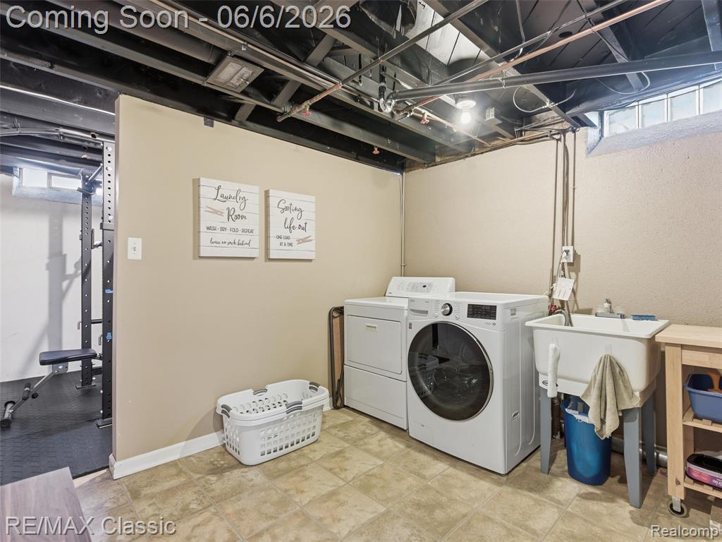 41020 Greenbriar Lane, Plymouth, MI 48170 — Photo 33