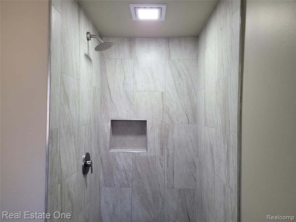 4212 Halkirk Drive, Waterford, MI 48329 — Photo 18