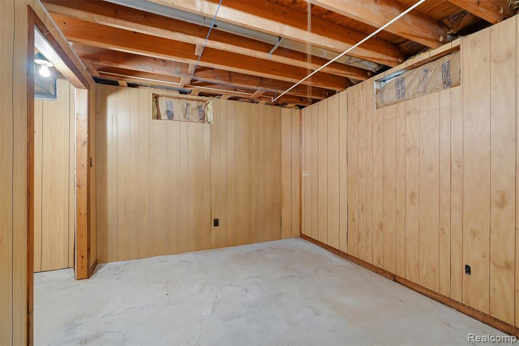 2482 Valley Lane Drive, Grand Blanc, MI 48439 — Photo 34
