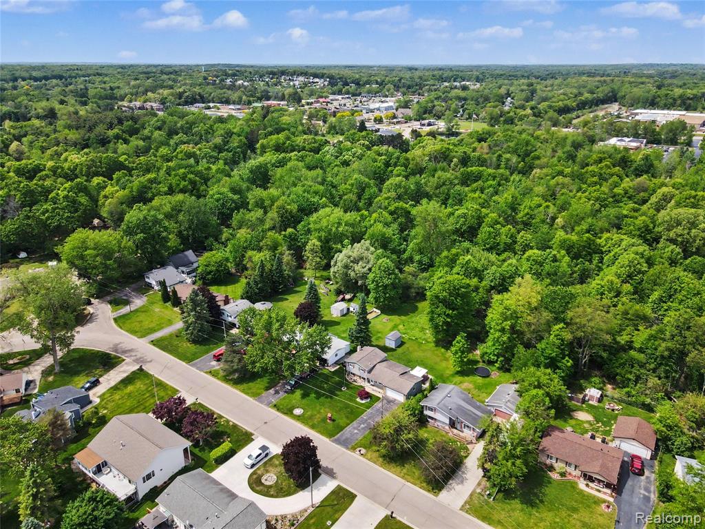829 Holly Bush Drive, Holly, MI 48442 — Photo 23