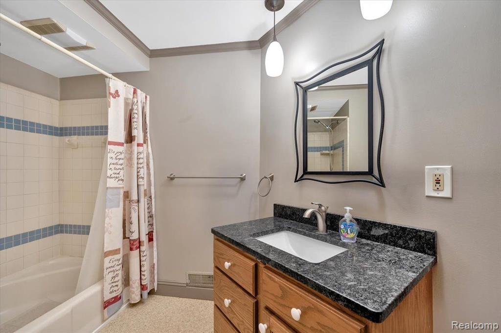 10352 HEGEL Road, Goodrich Vlg, MI — Photo 18