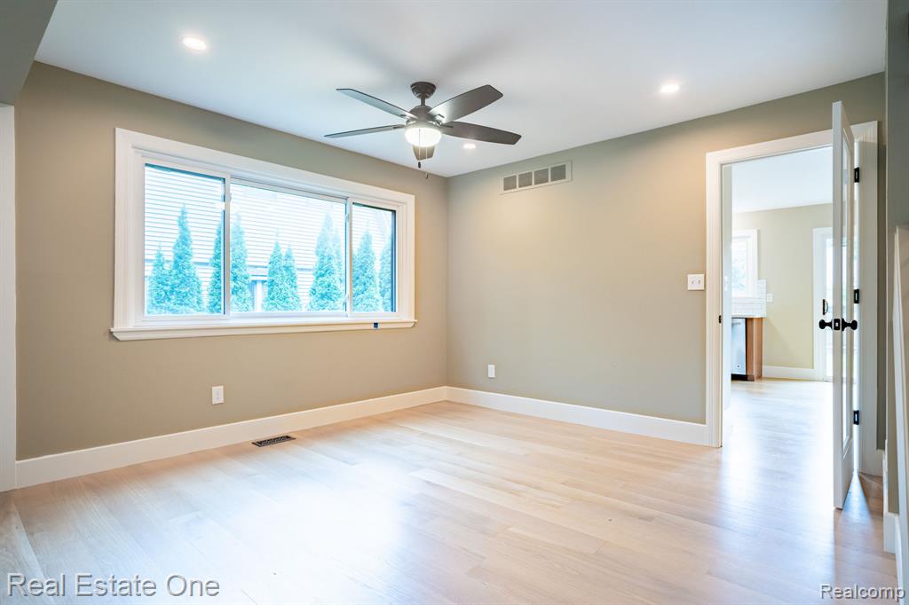 635 RANDALL, Troy, MI 48085 — Photo 8