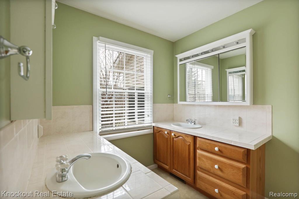 4887 CANTERBURY, Vassar, MI 48768 — Photo 25