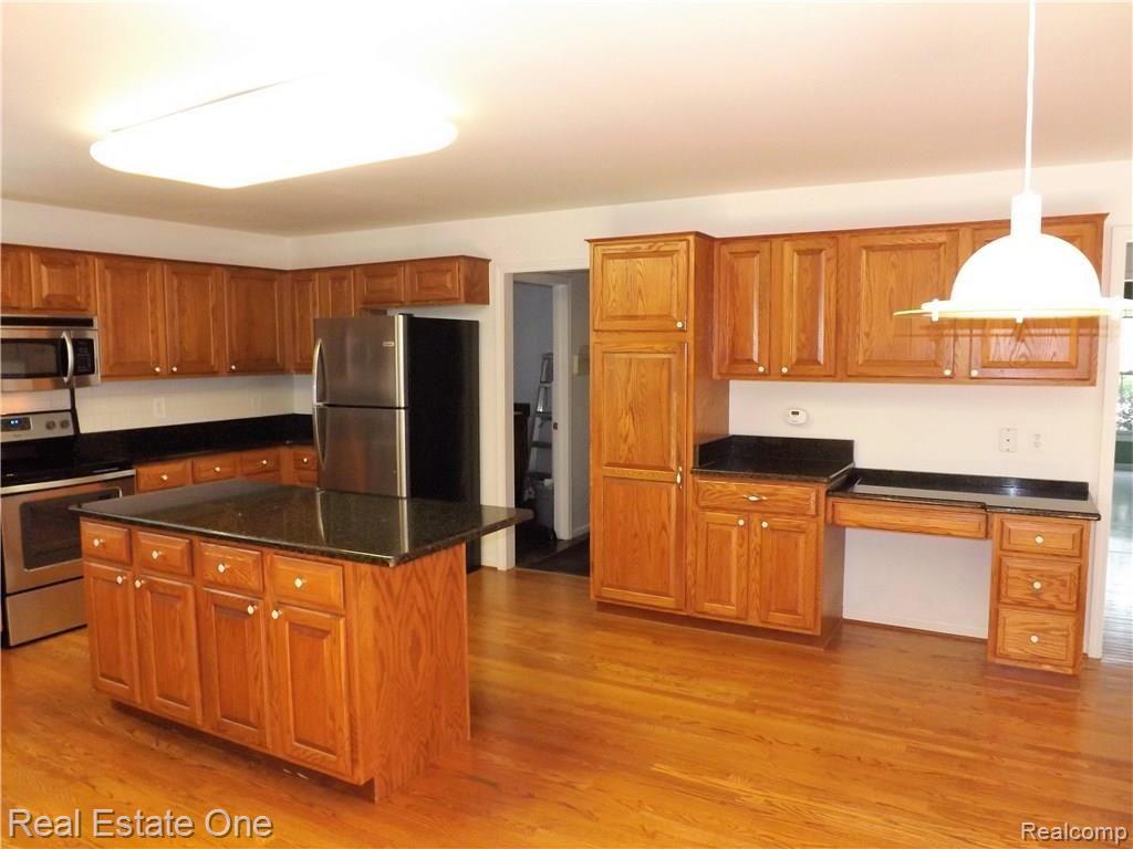 4066 COVENTRY Drive, Rochester Hills, MI 48326 — Photo 13