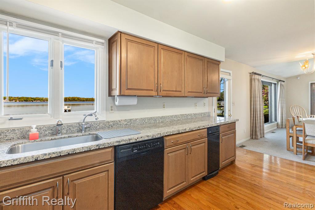 8570 Riverside Drive, Brighton, MI 48116 — Photo 17