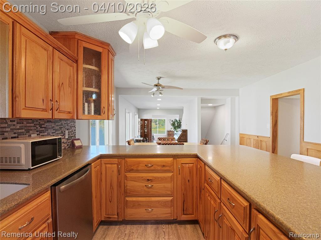 16431 Oak Hill Drive, Fenton, MI 48430 — Photo 12
