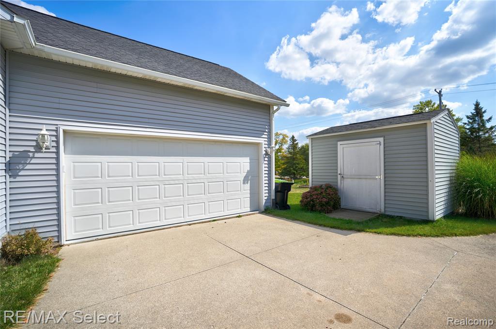 6343 Augusta Street, Swartz Creek, MI 48473 — Photo 9