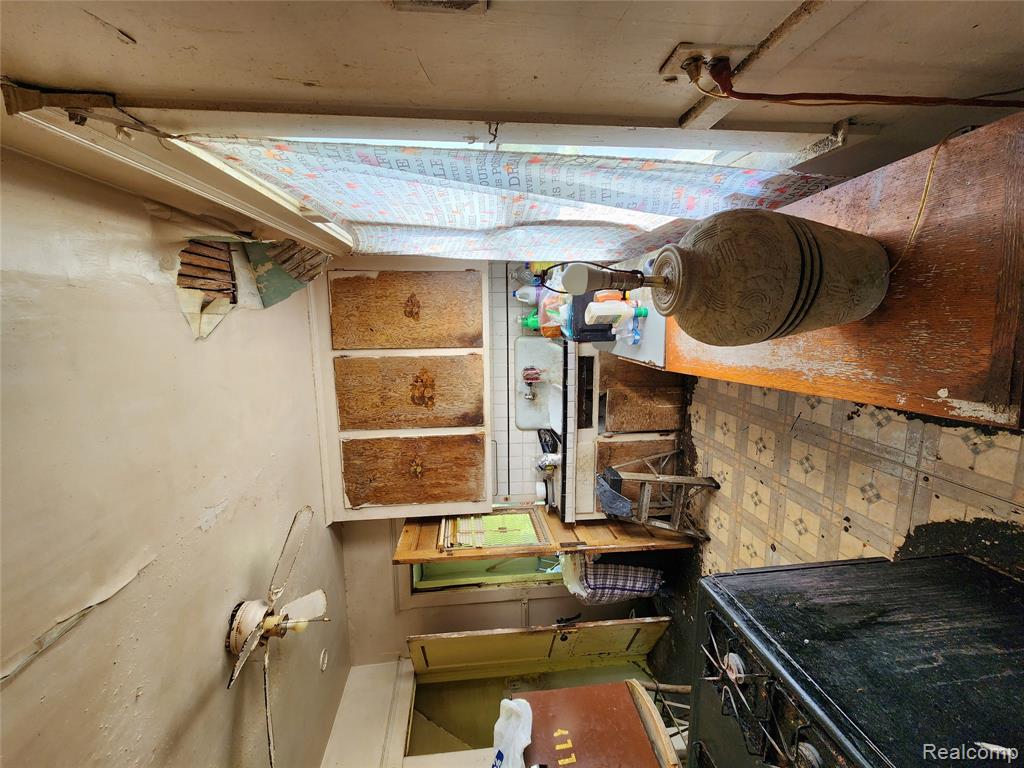 5586 Lemay, Detroit, MI 48213 — Photo 7