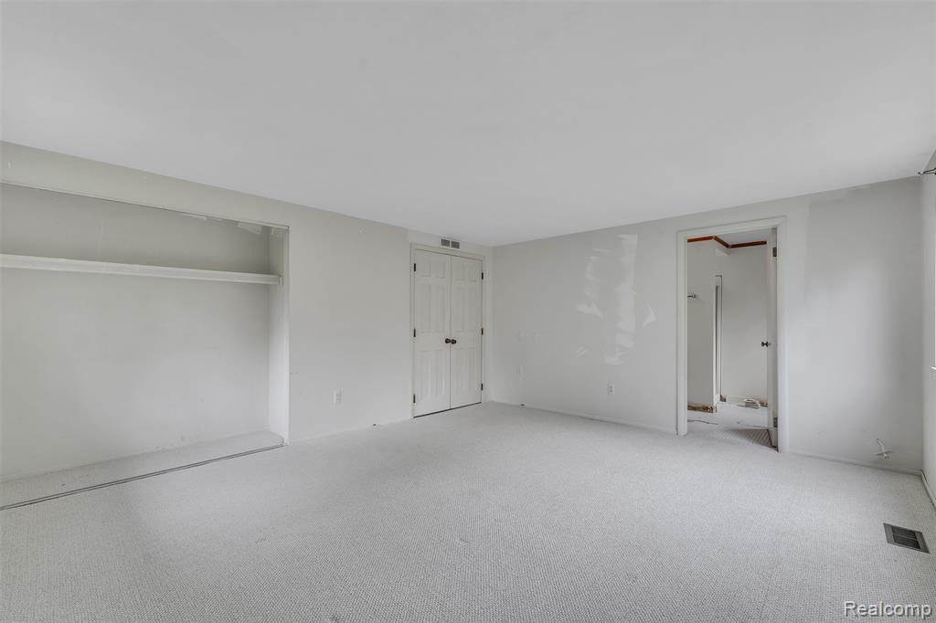 5772 Perrytown Drive, West Bloomfield, MI — Photo 40
