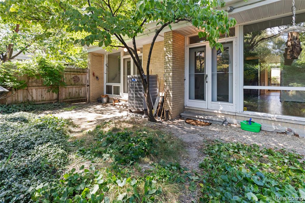 1512 Chateaufort Place, Detroit, MI 48207 — Photo 21