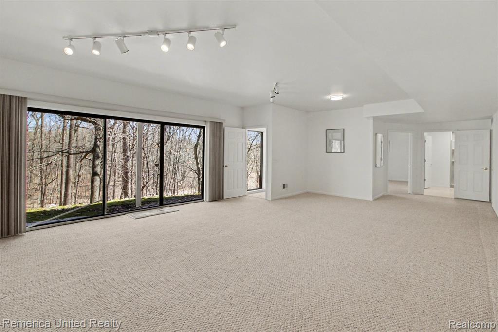 7184 Westchester Road, 125, West Bloomfield, MI — Photo 20