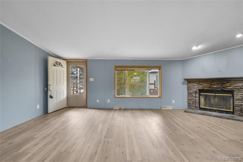 9072 Greentree Drive, Newport, MI 48166 — Photo 8
