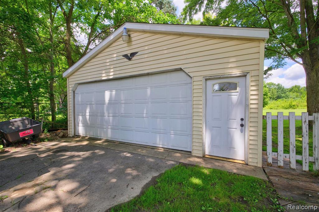 5244 Oleksyn Road, Flint, MI 48504 — Photo 53