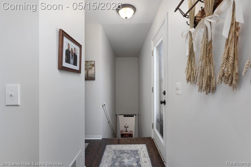 1089 COUNTRY CLUB Drive, Saint Clair Shores, MI 48082 — Photo 4