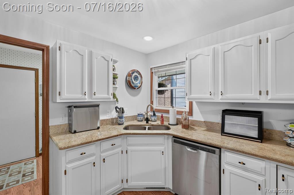 808 Maplewood Court, Brighton, MI 48116 — Photo 14