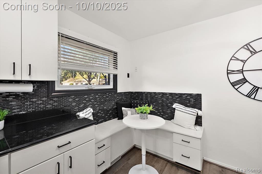 7496 Cornwall Court, West Bloomfield, MI — Photo 16