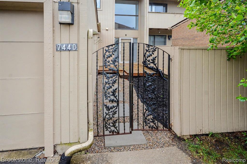 7440 Azalea Court, West Bloomfield, MI — Photo 3