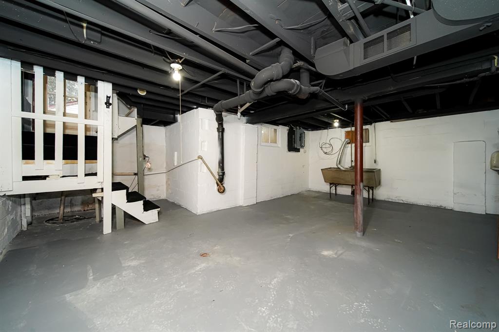 74 W BERNHARD Avenue, Hazel Park, MI 48030 — Photo 40