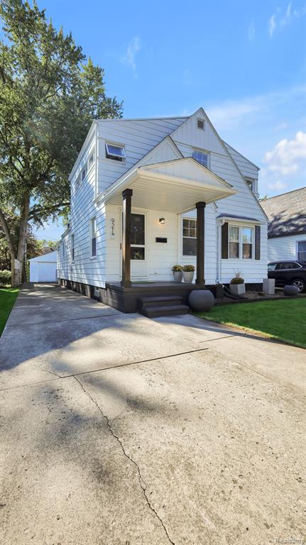 921 CAMBRIDGE Road, Berkley, MI 48072 — Photo 4