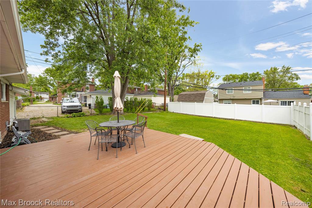 828 W Baker Avenue, Clawson, MI — Photo 38