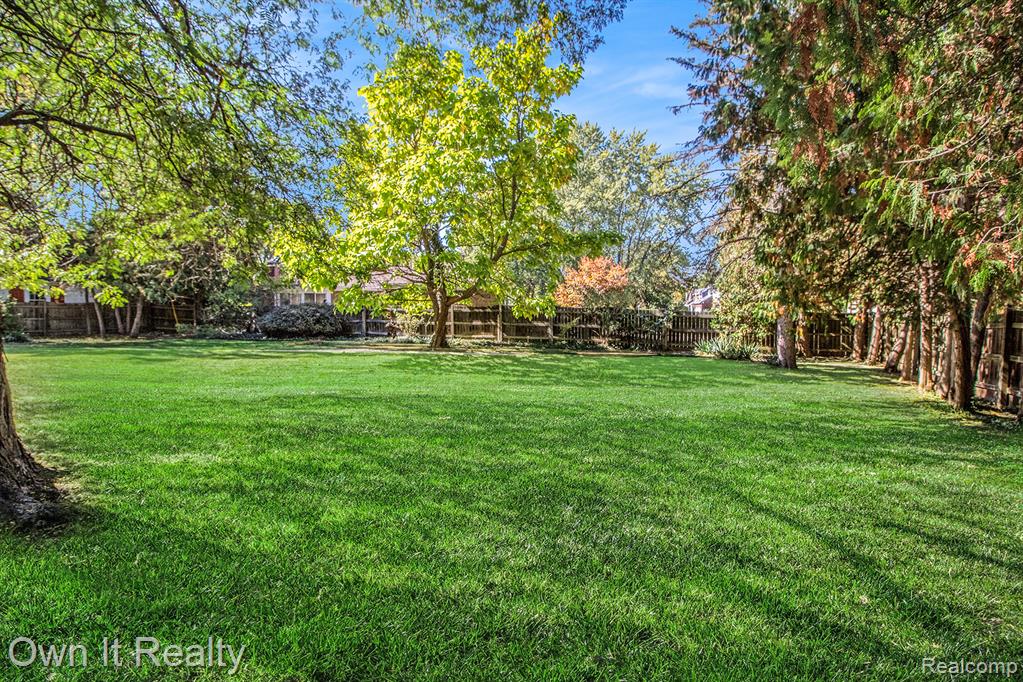 27619 California Drive SW, Southfield, MI 48076 — Photo 24