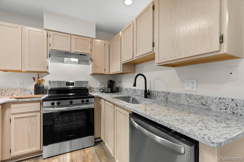1664 CAMPAU FARMS Circle, 81-17, Detroit, MI 48207 — Photo 13