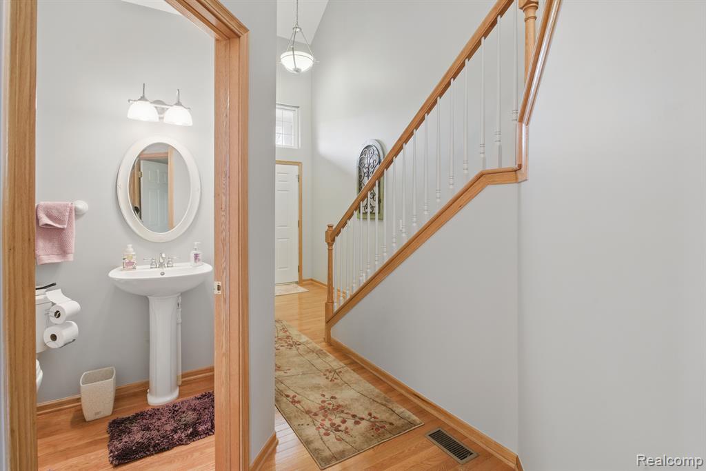5496 GREENWAY Drive, 48, Trenton, MI 48183 — Photo 6