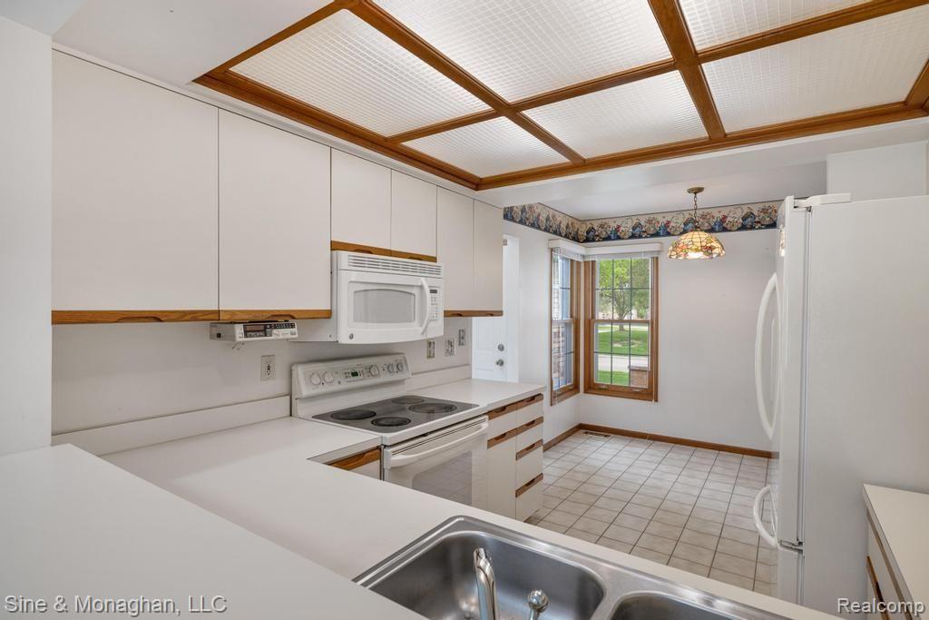 43389 RIVERBEND Boulevard, Clinton Twp, MI 48038 — Photo 5