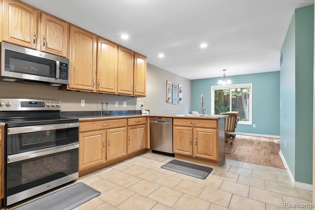 17452 Ava Court, New Boston, MI 48164 — Photo 3