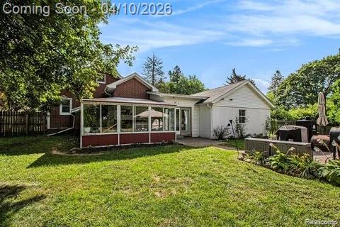 371 Hillcliff Drive, Waterford, MI 48328 — Photo 23
