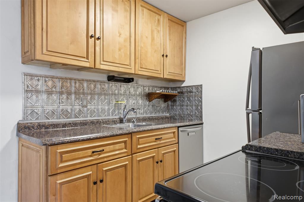 9921 Allen Pointe Drive, 4, Allen Park, MI 48101 — Photo 24
