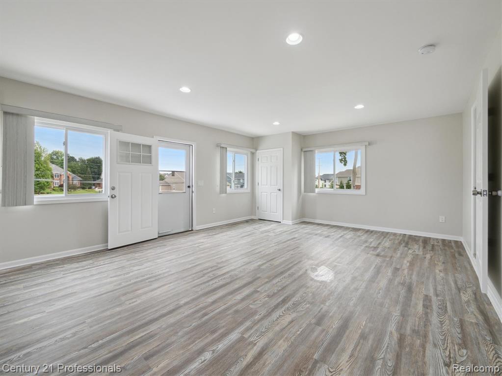21120 Halsted Road, Farmington Hills, MI 48167 — Photo 18