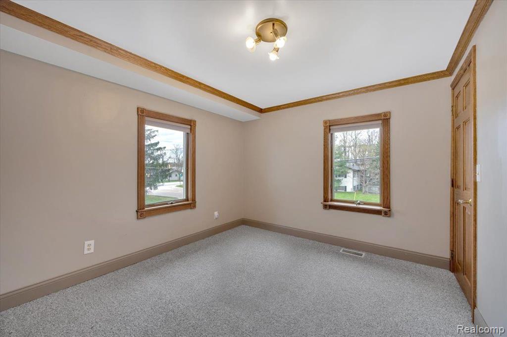10352 HEGEL Road, Goodrich Vlg, MI — Photo 15