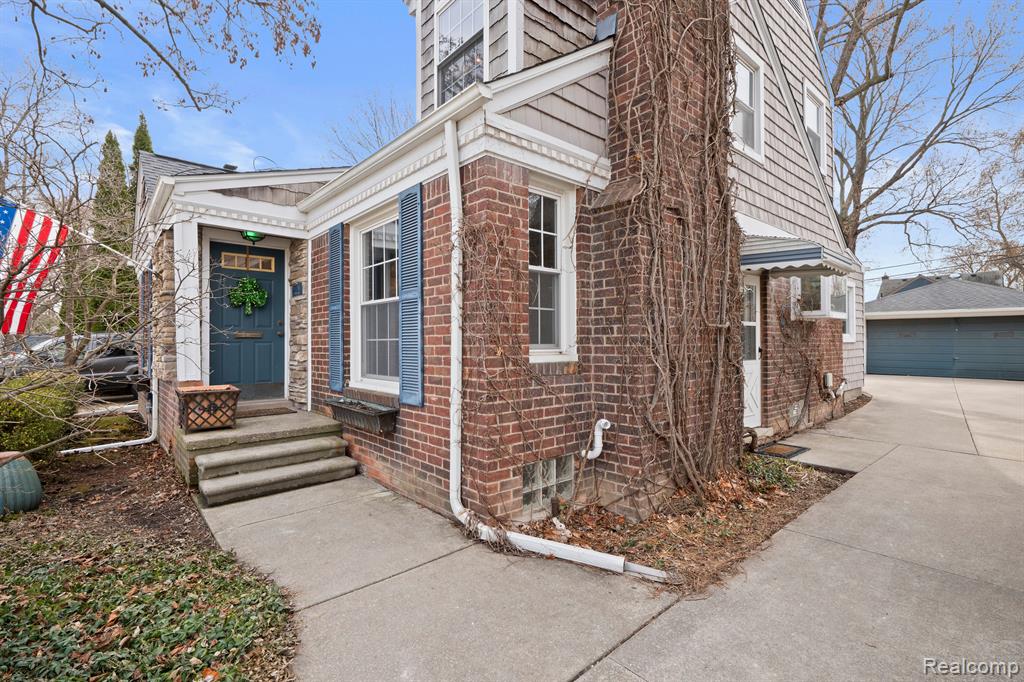 917 CEDARHILL Drive, Royal Oak, MI 48067 — Photo 38