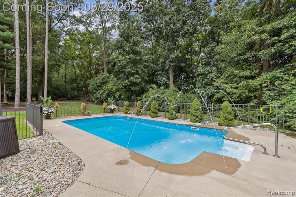 7856 N Kilkenny Drive, Brighton, MI 48116 — Photo 55